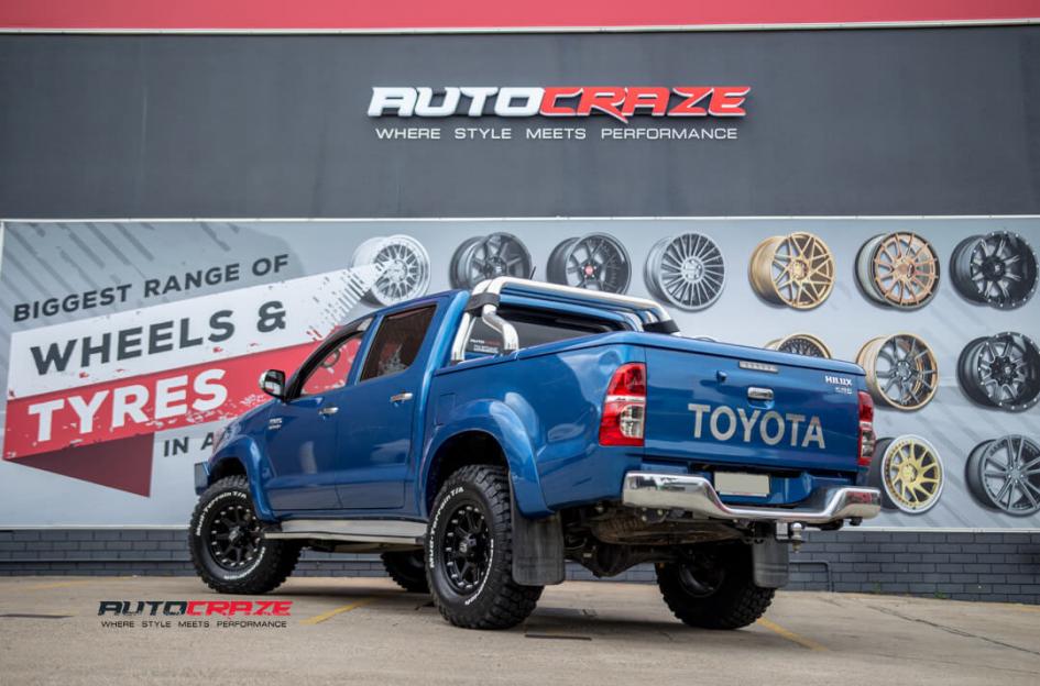 TOYOTA HILUX N70 4WD ADDICT MATTE BLACK